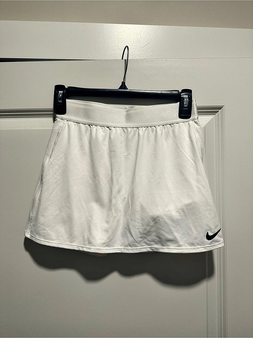 Nike Victory Women's Dri-FIT Straight Tennis Skirt in White